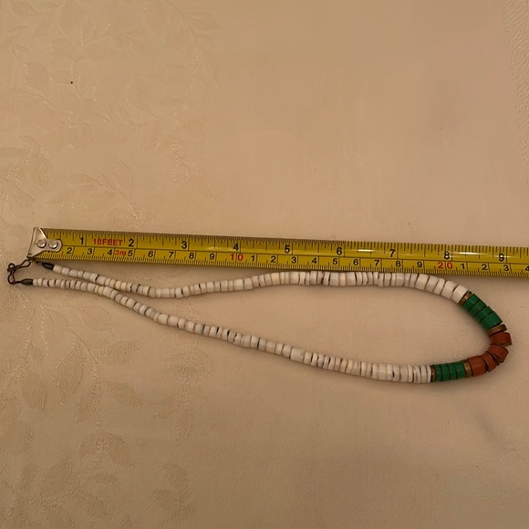 Vintage tri color puka shell necklace (middle beads darker than pic shows) (mlb) - Picture 3 of 6